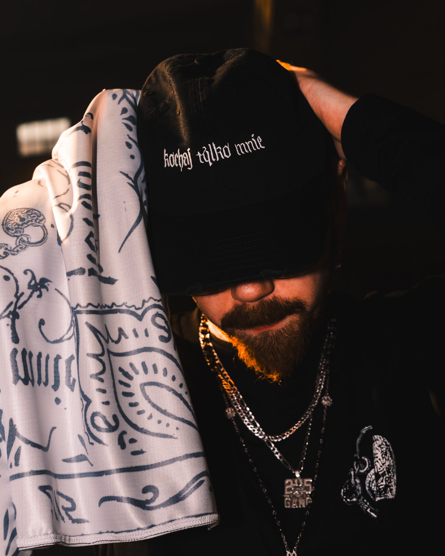 “kochaj tylko mnie” CAP