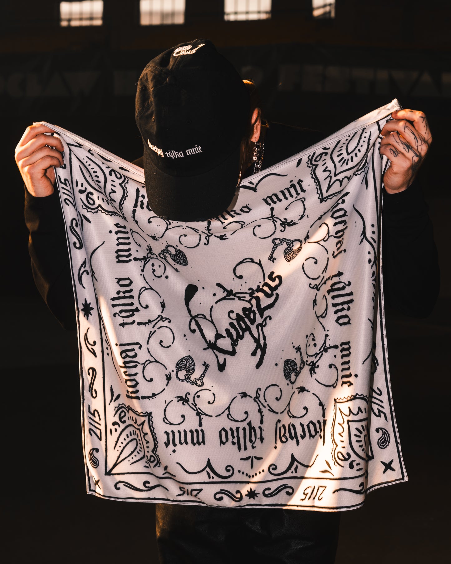 “kochaj tylko mnie” CHUSTA