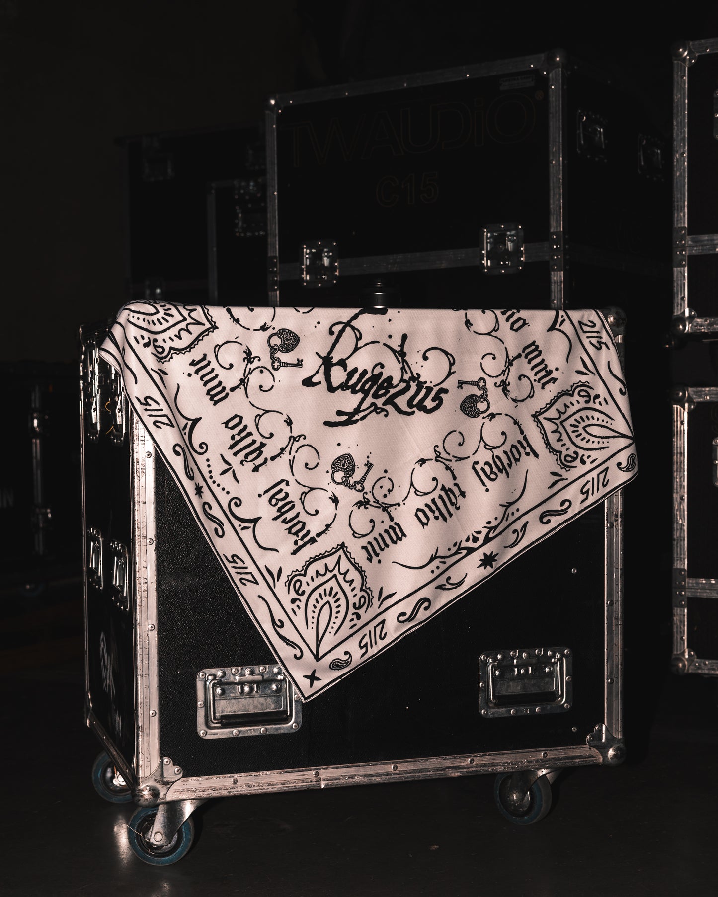 “kochaj tylko mnie” CHUSTA