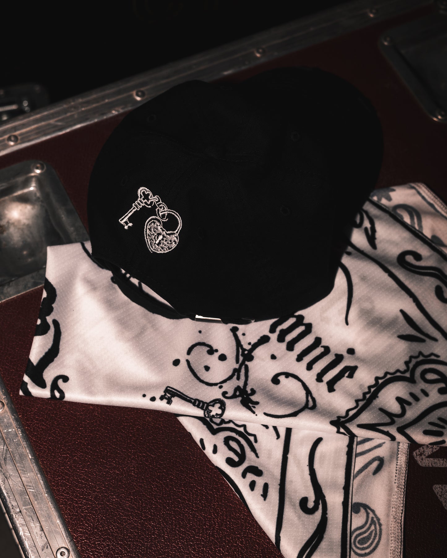 “kochaj tylko mnie” CAP