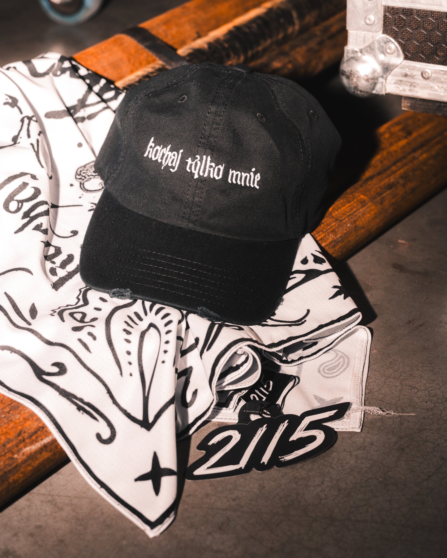 “kochaj tylko mnie” CAP